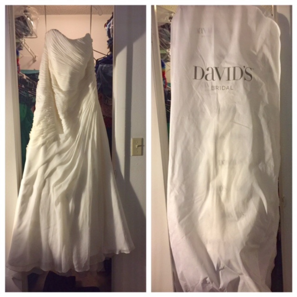 David’s Bridal dress/size 18 - Picture 7 of 8